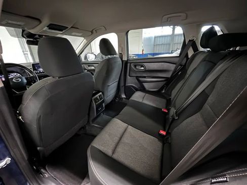 Used 2025 Nissan Rogue SV FWD image 14