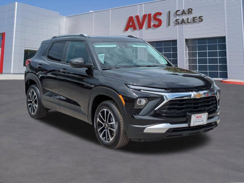 Used 2025 Chevrolet TrailBlazer LT AWD/4WD image 3
