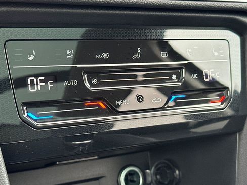 New 2026 Volkswagen Taos SEL image 20