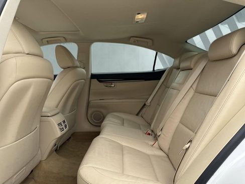 Used 2014 Lexus ES 350 F Sport w/ Luxury Package FWD image 11