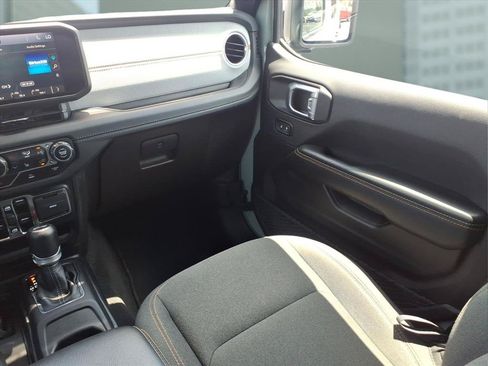 Used 2024 Jeep Wrangler Unlimited Sahara AWD/4WD image 20