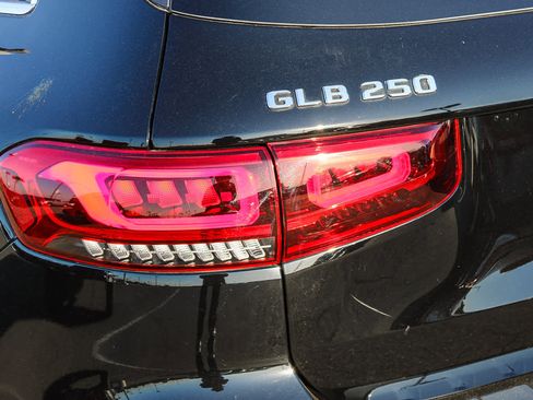 Used 2022 Mercedes-Benz GLB 250 w/ Premium Package Lite image 6