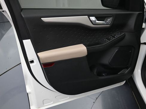 Used 2020 Ford Escape SE Sport image 10