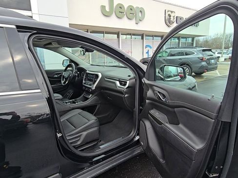 Used 2023 GMC Acadia SLT image 18