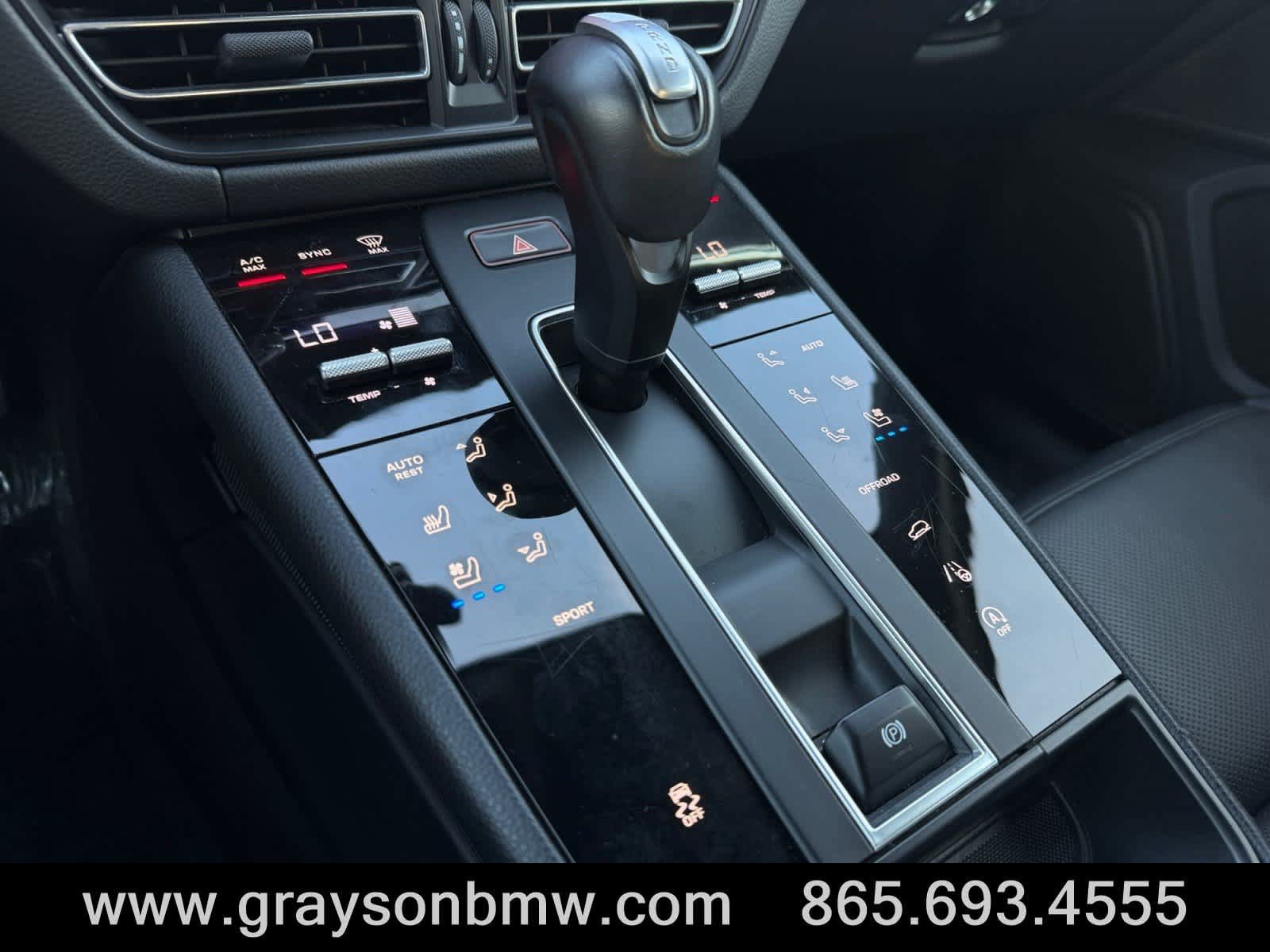 Used 2025 Porsche Macan AWD/4WD image 28