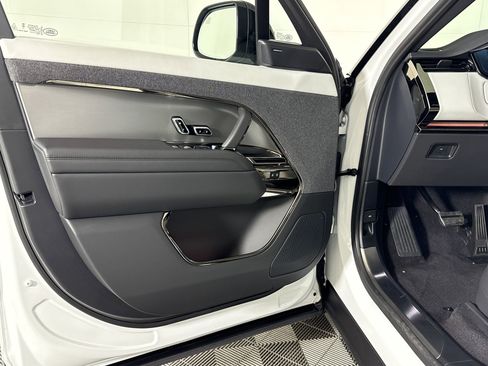 Used 2024 Land Rover Range Rover Sport Dynamic SE image 18