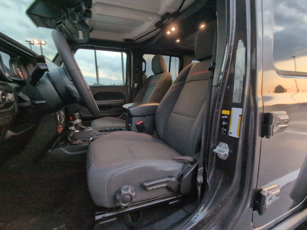 Used 2025 Jeep Wrangler Unlimited Rubicon AWD/4WD image 10