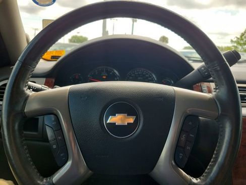 Used 2014 Chevrolet Suburban LTZ RWD image 22