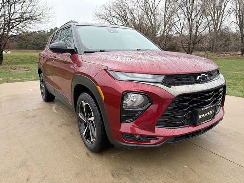 Used 2022 Chevrolet TrailBlazer RS w/ Sun and Liftgate Package image 8