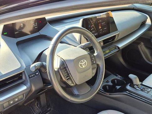 Used 2024 Toyota Prius LE FWD image 8