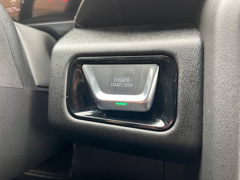 Used 2025 GMC Yukon Denali AWD/4WD image 32
