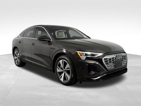 Used 2024 Audi Q8 e-tron Premium Plus w/ Premium Plus Package AWD/4WD image 3