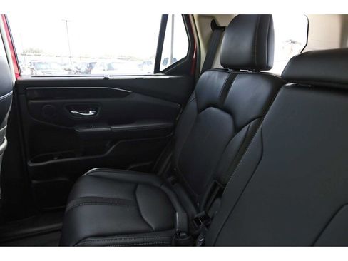 Used 2025 Honda Pilot Touring image 9
