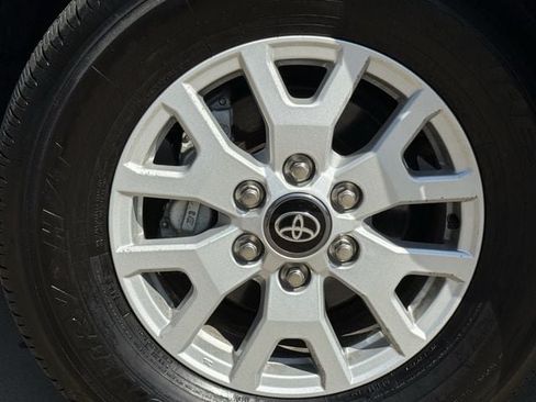 Used 2025 Toyota Tacoma SR5 AWD/4WD image 11