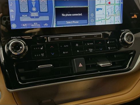 Used 2021 Toyota Highlander Platinum FWD image 22