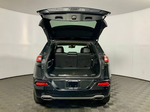 Used 2018 Jeep Cherokee Overland w/ Technology Group AWD/4WD image 13