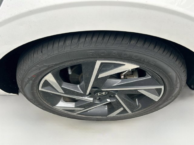 Certified 2025 Hyundai Elantra SEL FWD image 11