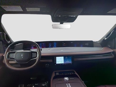 Used 2025 Lincoln Navigator L Reserve image 16