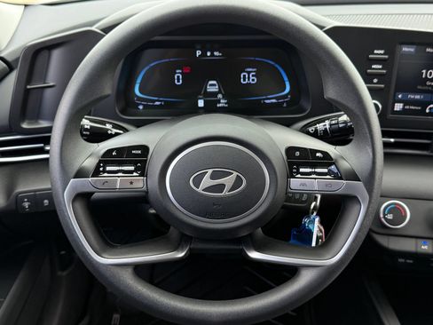 Certified 2025 Hyundai Elantra SE FWD image 12