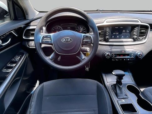Used 2019 Kia Sorento FWD V6 image 6