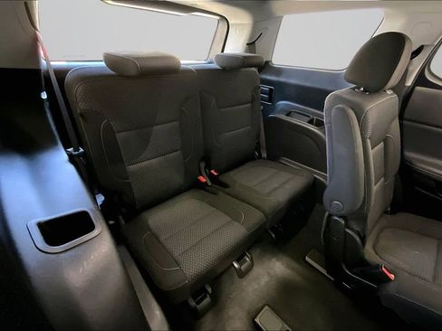 Used 2023 GMC Acadia SLE w/ Driver Convenience Package FWD image 25