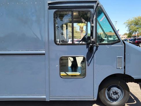 Used 2019 Ford E-450 and Econoline 450 Super Duty RWD image 19