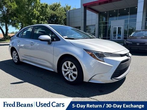 Used 2024 Toyota Corolla LE FWD image 2