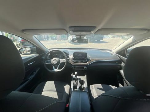 Used 2025 Nissan Altima 2.5 SV FWD image 31