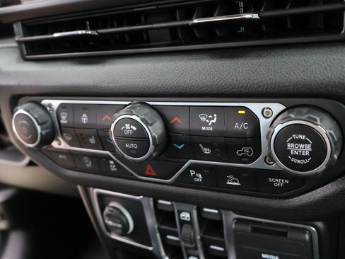 Used 2025 Jeep Wrangler Unlimited Sport AWD/4WD image 31