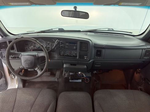 Used 2000 Chevrolet Silverado 2500 W/T w/ Firm Ride Suspension Pkg image 17