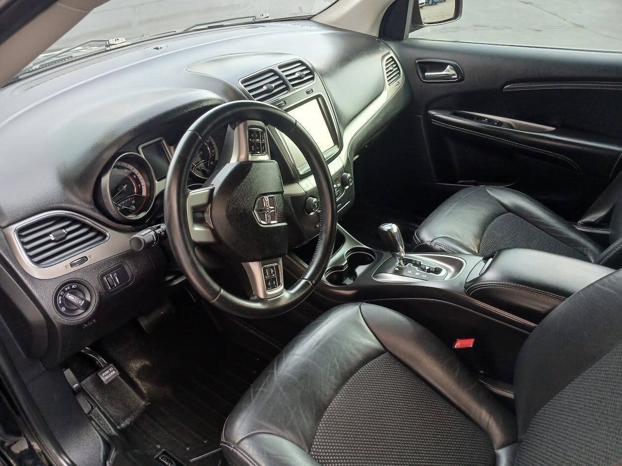 Used 2019 Dodge Journey Crossroad FWD image 3