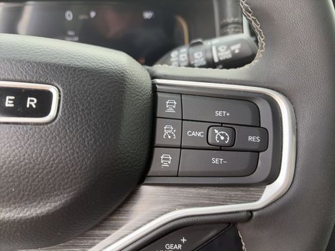 Used 2024 Jeep Wagoneer Series III AWD/4WD image 23