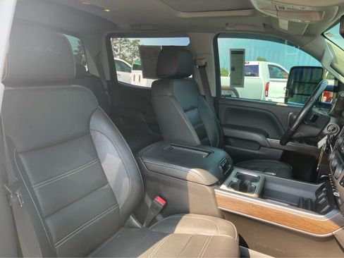 Used 2019 GMC Sierra 2500 Denali w/ Duramax Plus Package AWD/4WD image 25