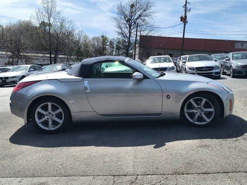 Used 2005 Nissan 350Z Touring RWD image 7