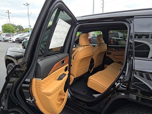 New 2025 Jeep Grand Cherokee Summit image 15