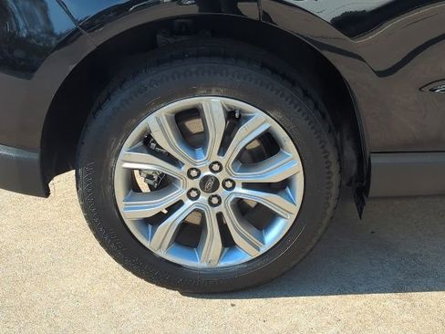 Used 2024 Ford Edge Titanium image 3