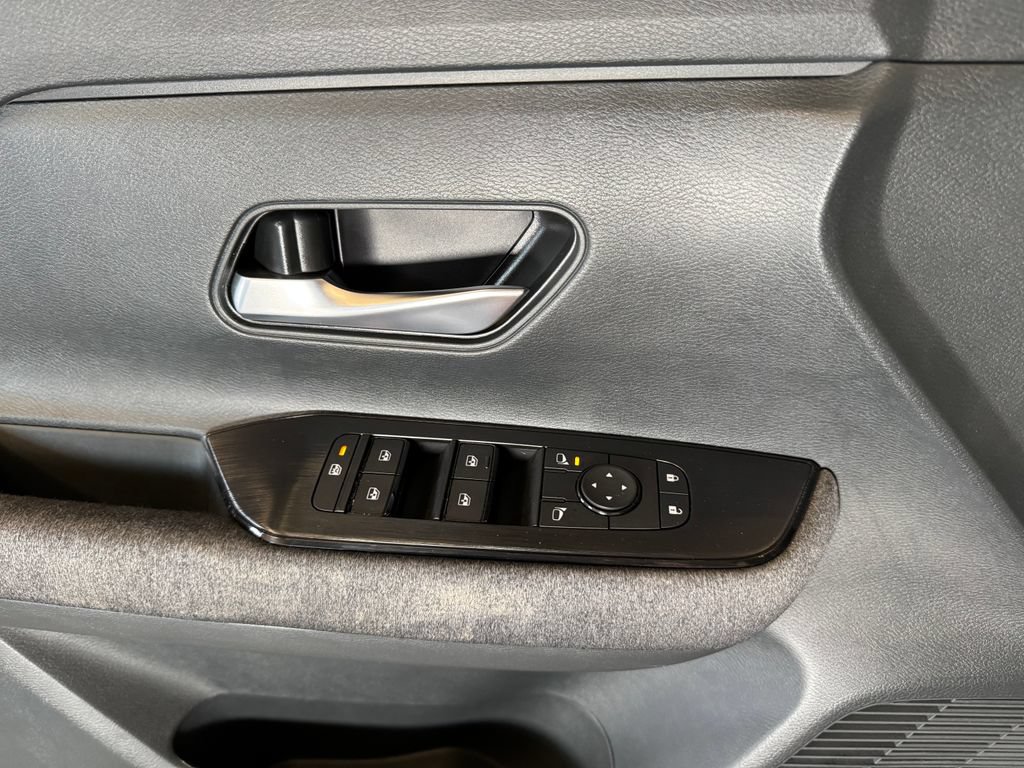 Used 2025 Nissan Kicks SV FWD image 19