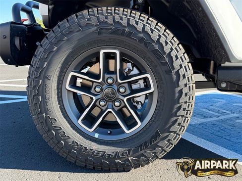 New 2025 Jeep Gladiator Mojave image 10