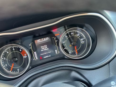 Used 2020 Jeep Cherokee Latitude Plus FWD image 8