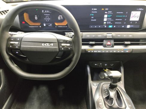 Used 2025 Kia K4 FWD image 22