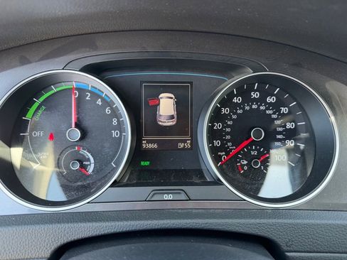 Used 2016 Volkswagen e-Golf SEL Premium image 28