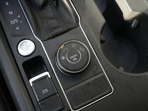 Used 2018 Volkswagen Atlas SE image 64