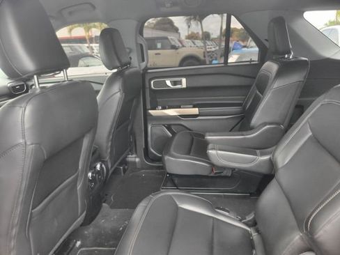Used 2022 Ford Explorer XLT w/ Equipment Group 202A image 10