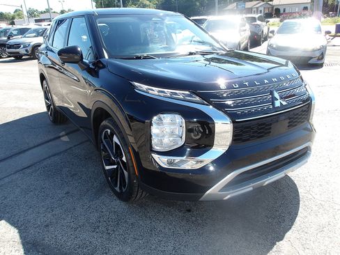 Used 2023 Mitsubishi Outlander SE AWD/4WD image 1