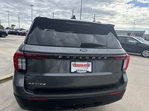 Used 2025 Ford Explorer Active image 6