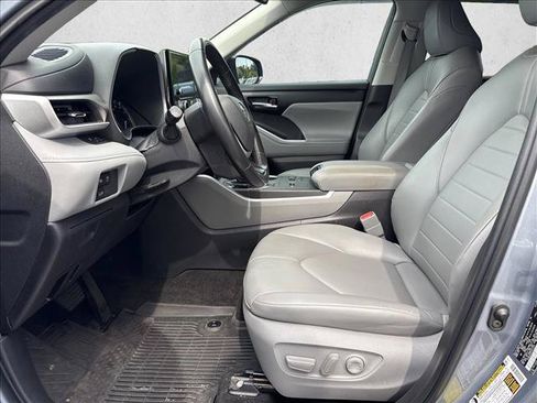 Used 2023 Toyota Highlander XLE FWD image 10