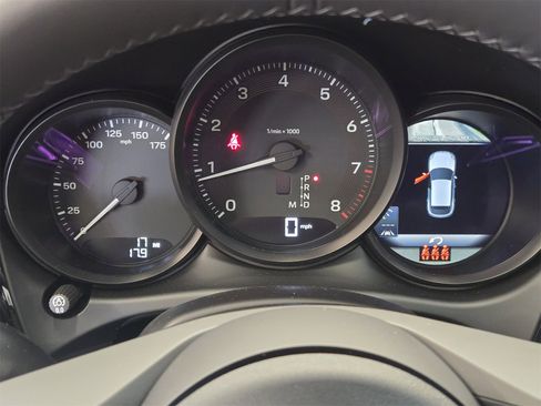 New 2025 Porsche Macan image 20