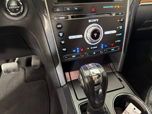 Used 2018 Ford Explorer Limited w/ Equipment Group 301A FWD image 15