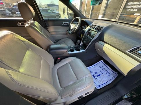 Used 2013 Ford Explorer XLT image 23
