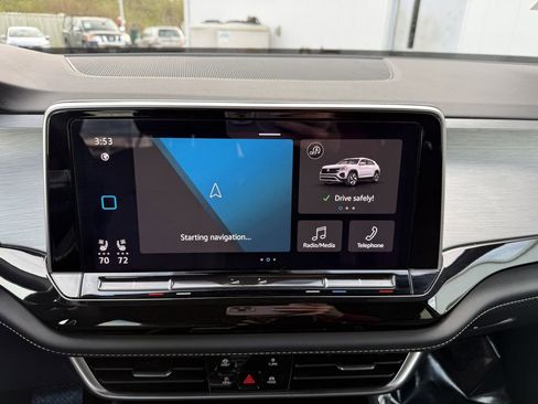 Used 2025 Volkswagen Atlas Cross Sport SE image 18